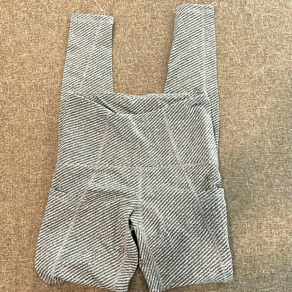 Champion athletic leggings with pockets